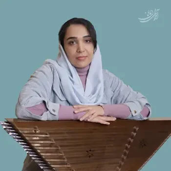 دنیا دبیری